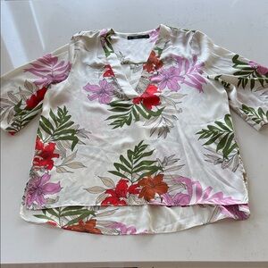 Zara Floral V-Neck Blouse - Red, Pink, Green NWOT Size: L ✨